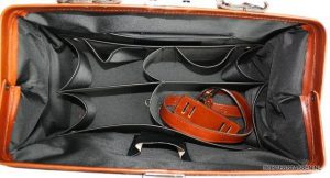 McFermoir compact, dokterstas, donkerblauw met cognac, 40 x 23 x 25 cm.