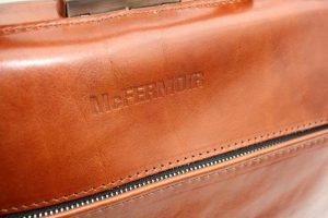 McFermoir 3 vaks laptop-dokterstas cognac met trolley band