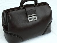 Pineider dokterstas, MI0108, donkerbruin, losse vakverdeling, 35x15x27 cm.