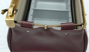 Karl Bollmann, 114113, Assista, bordeaux, 40 cm x 23 cm x 25(h) cm.