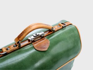 McFermoir dokterstas vintage groen met cognac accenten K70+ - Afbeelding 4