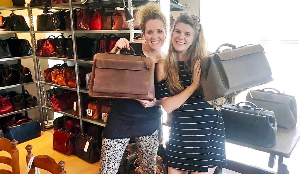 tevreden klanten in showroom dokterstassen